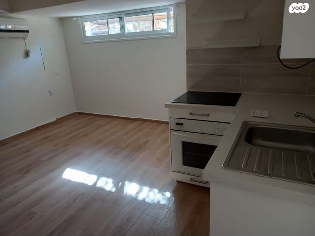 דירה, הרב גורן 1, דולב, דולב