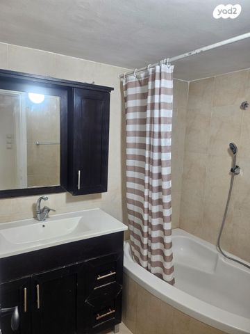 דירה, שדרות ודג'ווד 24, מרכז הכרמל, חיפה