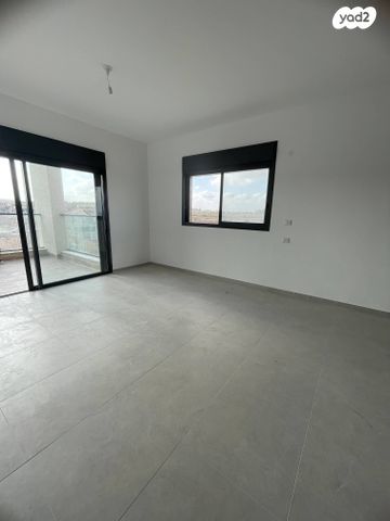 גג/ פנטהאוז, אלה 17, בת חפר, בת חפר