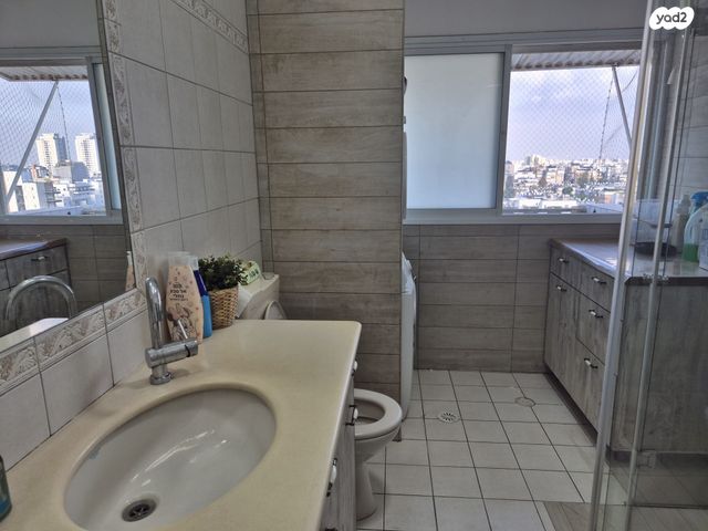 גג/ פנטהאוז, הרב קטרוני 42, המרכז השקט / מרכז העיר, פתח תקווה