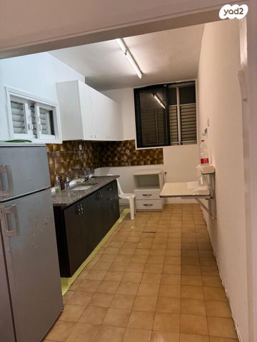 דירה, דרך אבא הלל 38, שכונת גפן, רמת גן