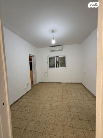 דירה, דרך אבא הלל 38, שכונת גפן, רמת גן