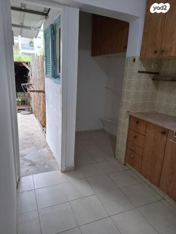 דירת גן, שפרינצק 18, שיכוני מזרחי, כפר סבא