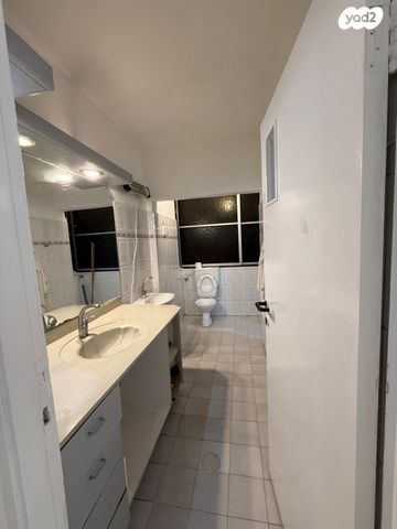 דירה, דרך אבא הלל 38, שכונת גפן, רמת גן