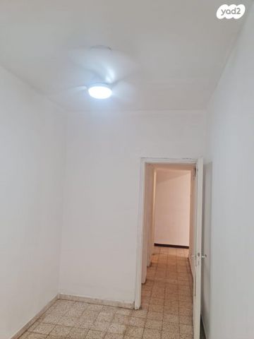 דירה, כינרת 15, לב העיר, בת ים