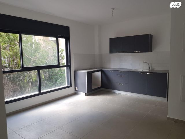 דירה, קריניצי 75, שכונת בן גוריון, מרכז העיר ג', רמת גן