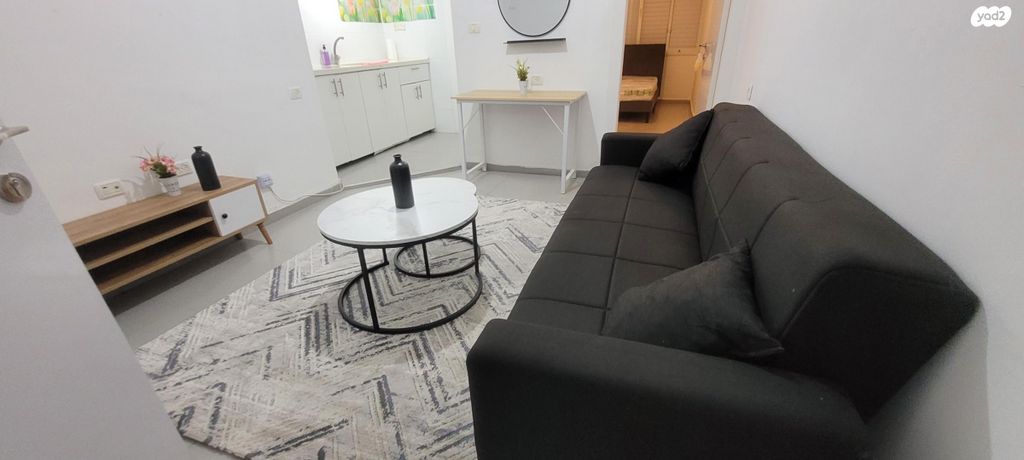 דירה, הגאון מוילנה 10, רמב"ם, ראשון לציון