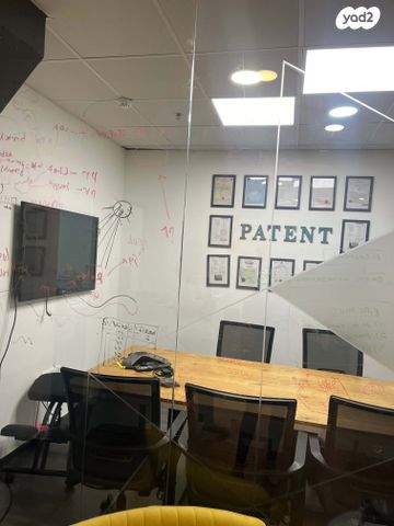 שדרות המקצועות 16