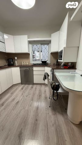 גג/ פנטהאוז, עגנון 12, דרום מערב ותיק, בת ים