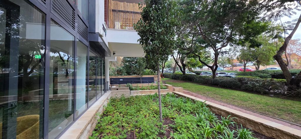 דירה, זאב גלר, הפרחים, כפר סבא