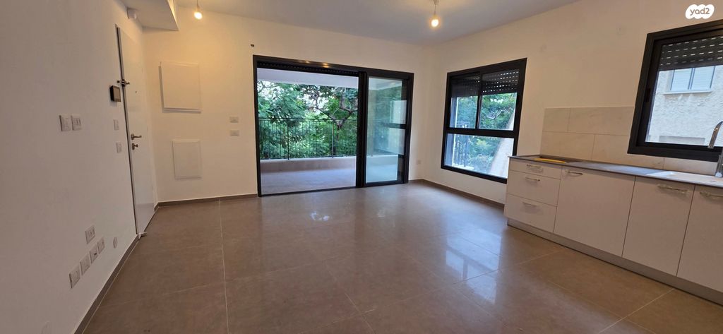 דירה, זאב גלר 28, הפרחים, כפר סבא