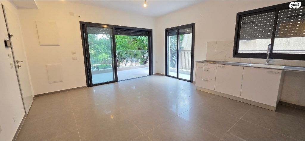 דירה, זאב גלר, הפרחים, כפר סבא