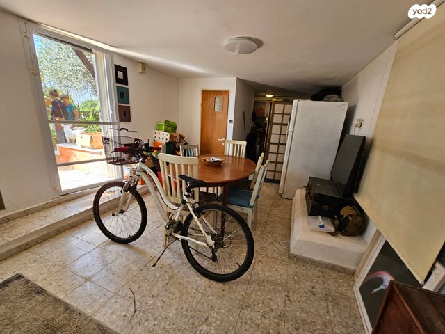 דו משפחתי, התירוש, זכרון יעקב