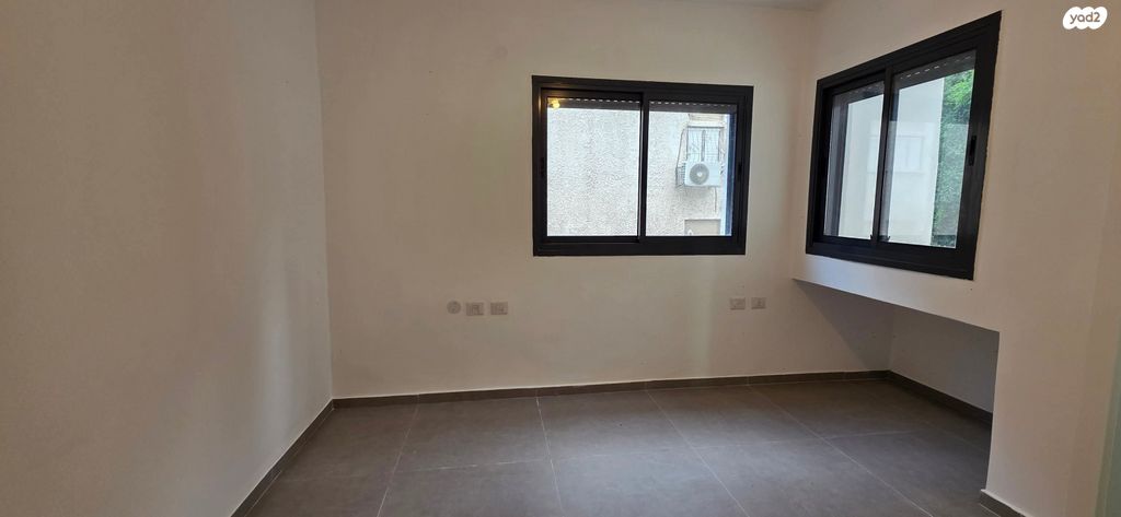 דירה, זאב גלר, הפרחים, כפר סבא