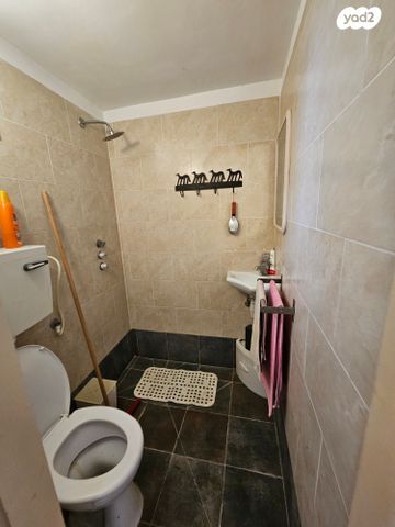 דו משפחתי, התירוש, זכרון יעקב