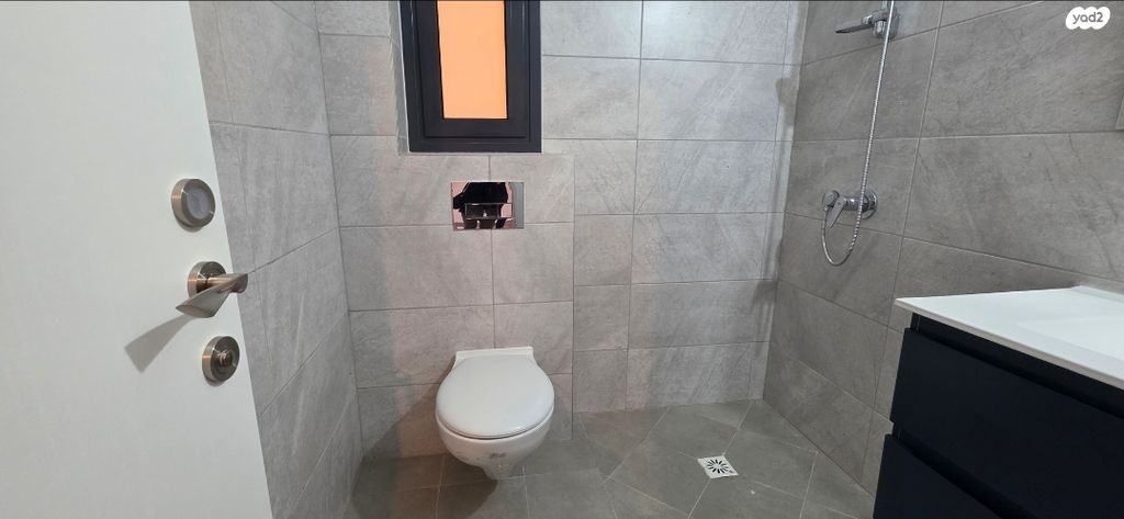 דירה, זאב גלר 28, הפרחים, כפר סבא