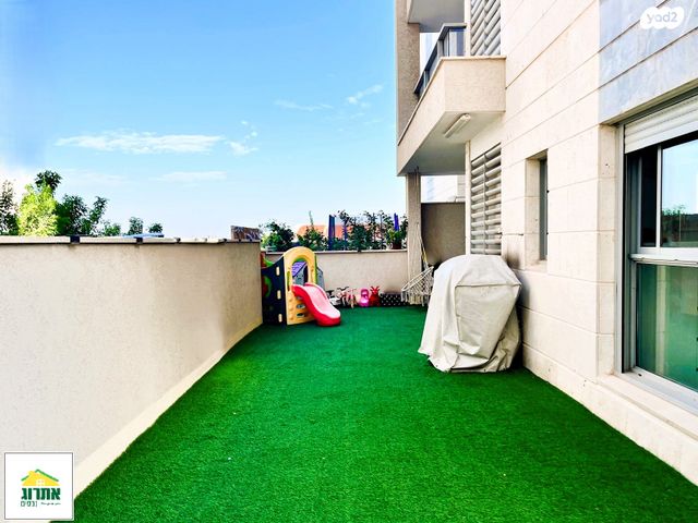 דירת גן, צור יצחק, צור יצחק