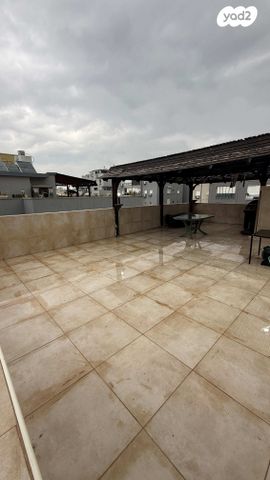 גג/ פנטהאוז, עגנון 12, דרום מערב ותיק, בת ים