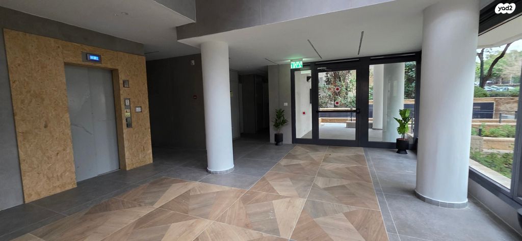 דירה, זאב גלר, הפרחים, כפר סבא