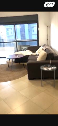 דירה, הבריגדה היהודית, גלי הים, נתניה