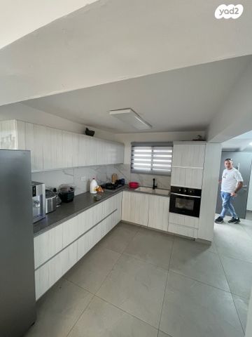 דו משפחתי, אהבת ציון, שיכון ג, טבריה