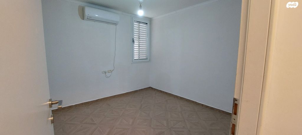 דירת גן, אילת, חולון