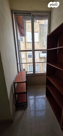 דירה, קריניצי 79, שכונת בן גוריון, מרכז העיר ג', רמת גן