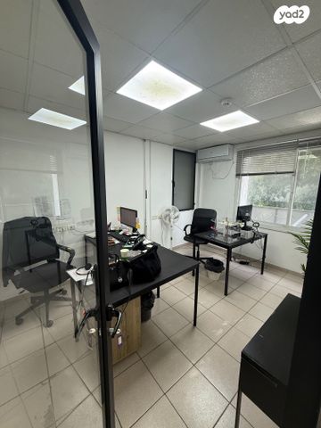 משרדים, ראובן ברקת, צפון מזרח מרכז העיר, נתניה