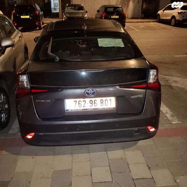 טויוטה פריוס