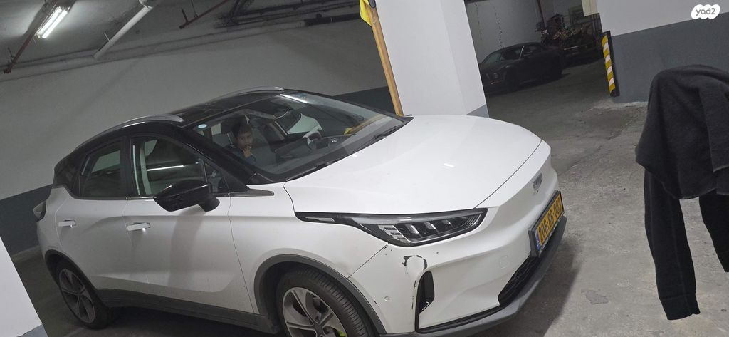 מודעת רכב ג׳ילי Geometry C