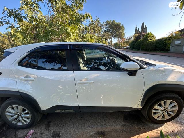 טויוטה יאריס קרוס