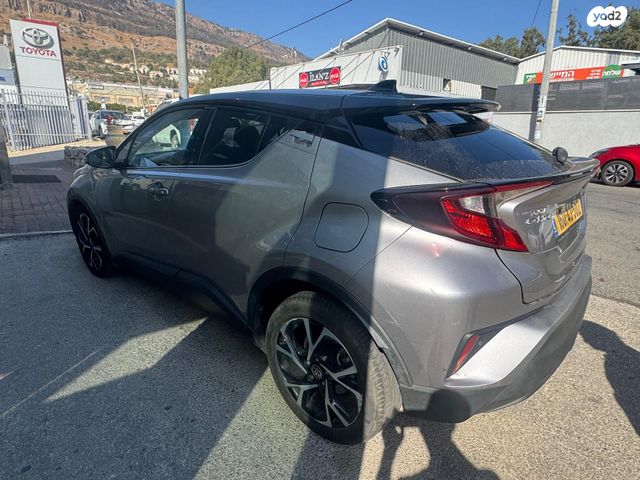 מודעת רכב טויוטה C-HR