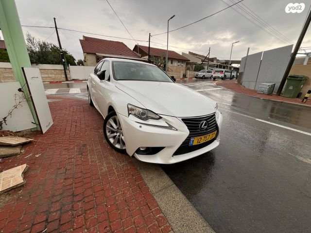 מודעת רכב לקסוס IS