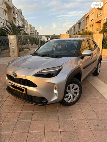 טויוטה יאריס קרוס