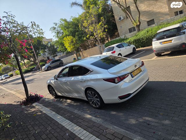 לקסוס ES