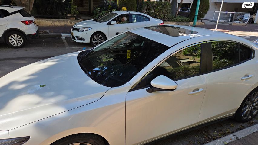 מודעת רכב מאזדה 3