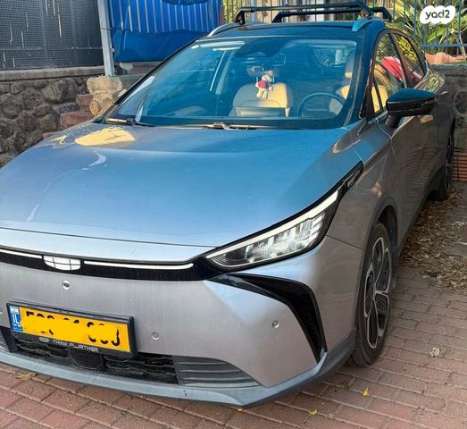 מודעת רכב ג׳ילי Geometry C