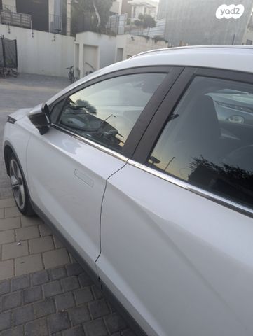 מודעת רכב ג׳ילי Geometry C