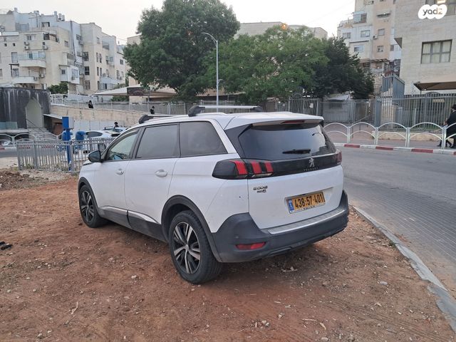 פיג'ו 5008