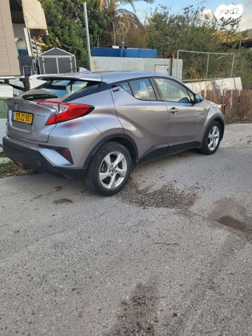 מודעת רכב טויוטה C-HR