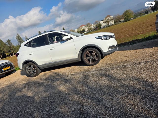 מודעת רכב אם ג'י ZS