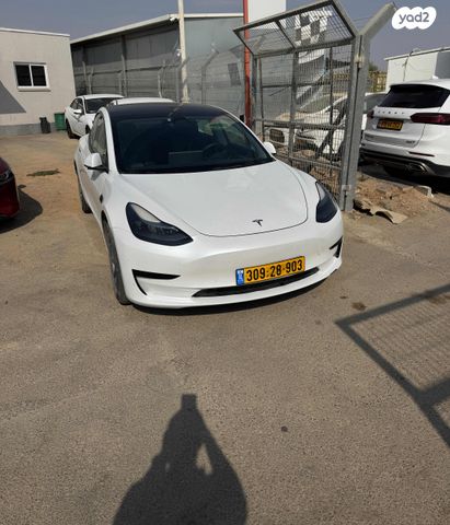 מודעת רכב טסלה מודל 3