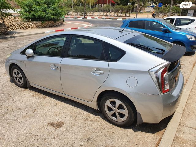 מודעת רכב טויוטה פריוס