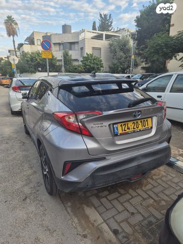 מודעת רכב טויוטה C-HR