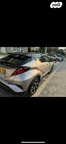 מודעת רכב טויוטה C-HR