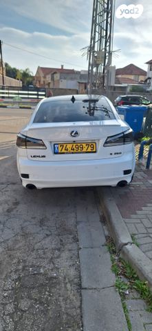 לקסוס IS