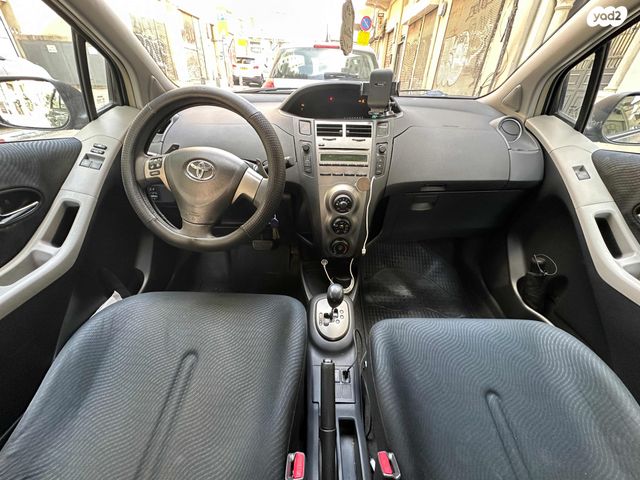 טויוטה יאריס