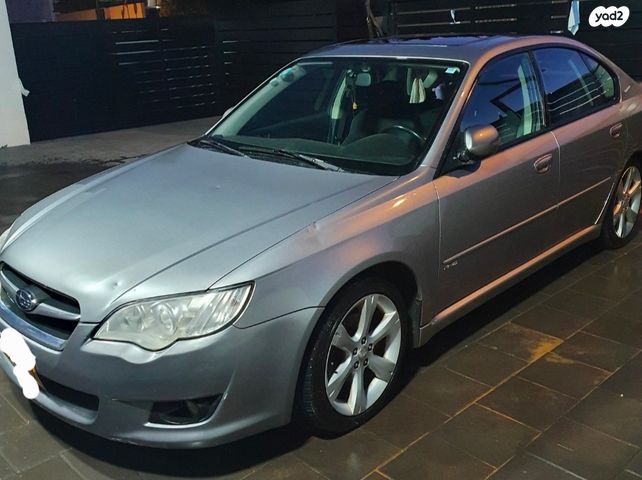 סובארו B4/לגאסי