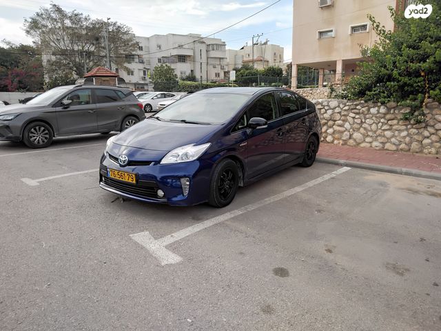 טויוטה פריוס