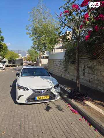 מודעת רכב לקסוס ES